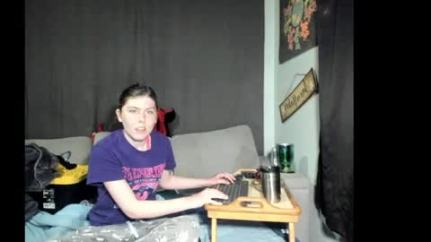 roxihazeleyes online show from May 4, 2026, 2:40 am