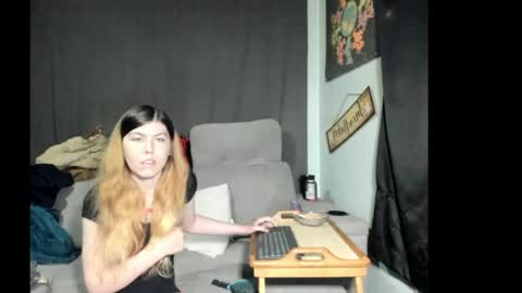 roxihazeleyes online show from May 26, 2026, 2:07 am