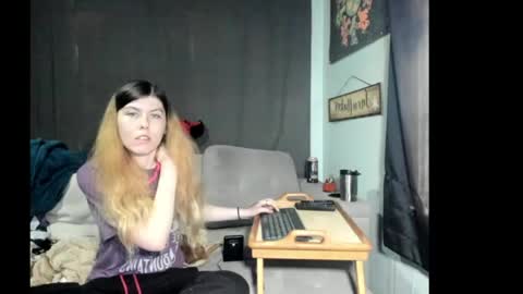 roxihazeleyes online show from June 2, 2026, 5:15 pm