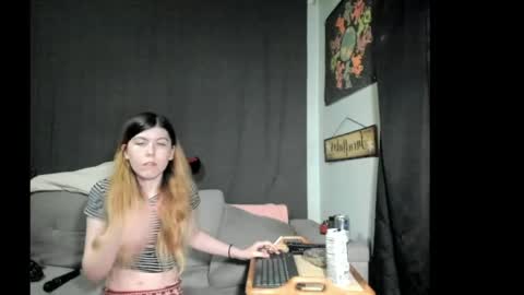 roxihazeleyes online show from June 4, 2026, 11:49 am
