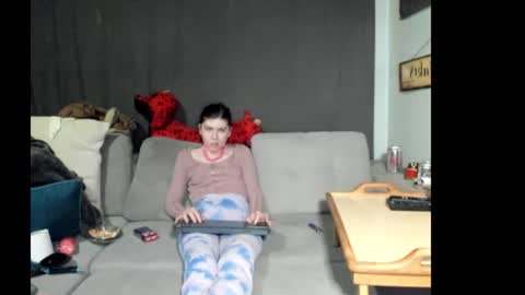 roxihazeleyes online show from June 8, 2026, 2:39 pm