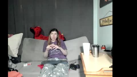 roxihazeleyes online show from June 10, 2026, 10:52 pm