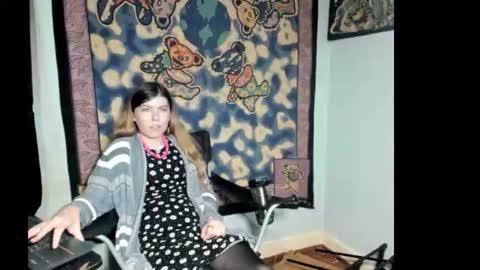 roxihazeleyes online show from June 30, 2026, 7:20 am
