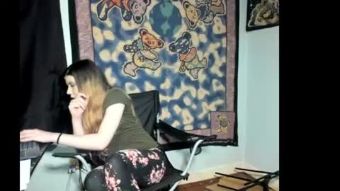 roxihazeleyes online show from July 14, 2026, 2:05 am