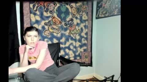 roxihazeleyes online show from July 16, 2026, 2:17 am