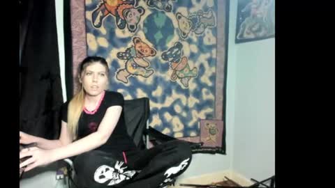 roxihazeleyes online show from July 17, 2026, 12:50 am