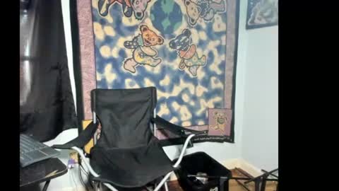 roxihazeleyes online show from July 17, 2026, 12:56 pm