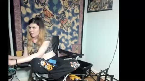 roxihazeleyes online show from July 24, 2026, 2:31 am