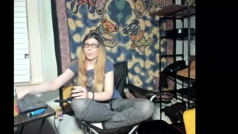 roxihazeleyes online show from August 6, 2026, 12:23 am