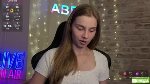 Snapshot of roxxxie_reid chatting on April 4, 2026, 7:11 pm Roxieex ABBY online show from April 4, 2026, 7:11 pm