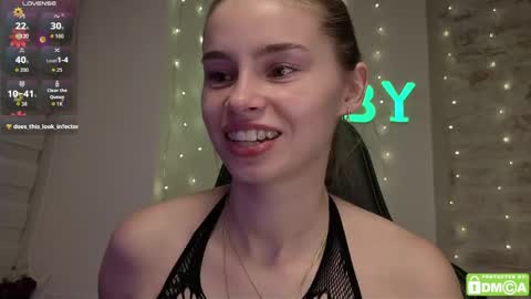 Snapshot of roxxxie_reid chatting on April 15, 2026, 8:31 pm Roxieex ABBY online show from April 15, 2026, 8:31 pm