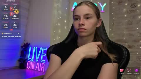 Snapshot of roxxxie_reid chatting on May 15, 2026, 6:15 pm Roxieex ABBY online show from May 15, 2026, 6:15 pm