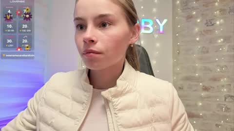 Snapshot of roxxxie_reid chatting on May 17, 2026, 4:36 pm Roxieex ABBY online show from May 17, 2026, 4:36 pm