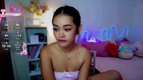 Snapshot of roxxy_blossom chatting on August 9, 2026, 2:02 am roxxy_blossom online show from August 9, 2026, 2:02 am