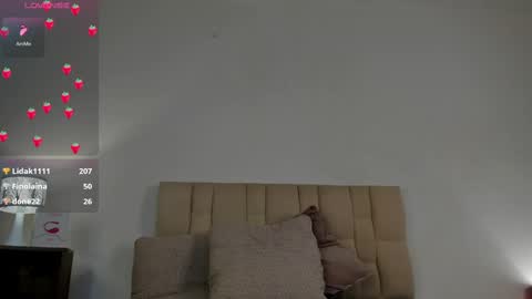 Snapshot of roxxy_mora chatting on February 12, 2025, 12:48 am Roxxy online show from February 12, 2025, 12:48 am