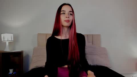 Snapshot of roxxy_mora chatting on February 19, 2025, 12:25 am Roxxy online show from February 19, 2025, 12:25 am