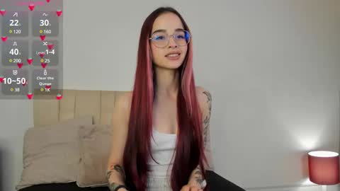 Snapshot of roxxy_mora chatting on February 21, 2025, 9:43 pm Roxxy online show from February 21, 2025, 9:43 pm