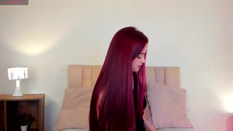 Snapshot of roxxy_mora chatting on March 12, 2025, 9:13 pm Roxxy online show from March 12, 2025, 9:13 pm