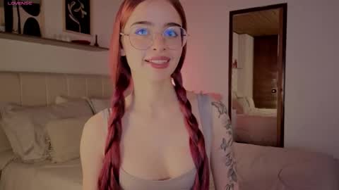 Snapshot of roxxy_mora chatting on November 22, 2025, 11:04 pm Roxxy online show from November 22, 2025, 11:04 pm