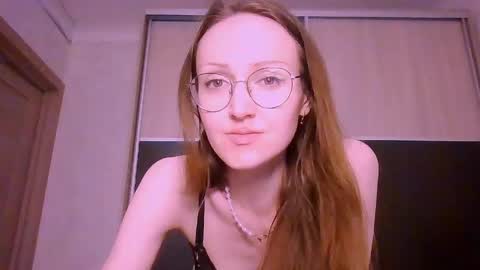 Snapshot of roxxywharton chatting on June 5, 2026, 12:00 pm Roxxy Wharton online show from June 5, 2026, 12:00 pm