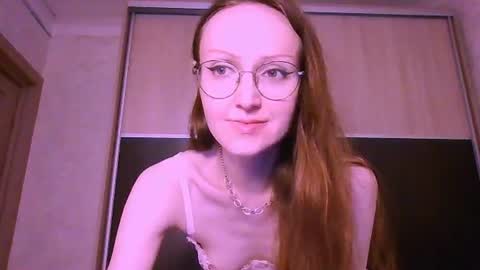 Snapshot of roxxywharton chatting on July 4, 2026, 11:05 am Roxxy Wharton online show from July 4, 2026, 11:05 am