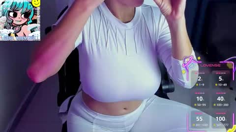 Snapshot of roxy_clark chatting on September 30, 2025, 8:19 am Annah online show from September 30, 2025, 8:19 am