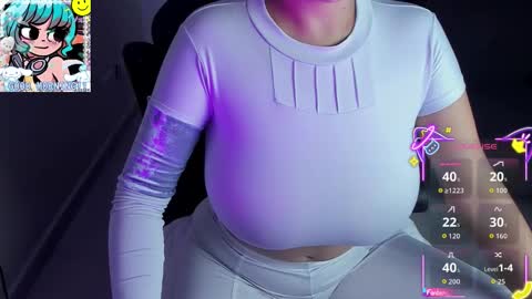 Snapshot of roxy_clark chatting on October 17, 2025, 9:34 am Annah online show from October 17, 2025, 9:34 am