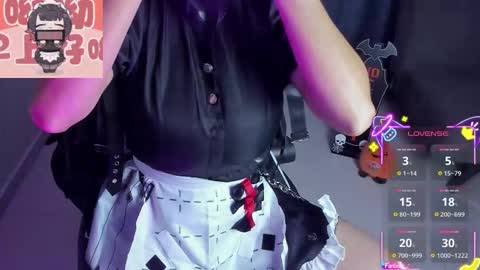 Snapshot of roxy_clark chatting on October 31, 2025, 9:10 am Annah online show from October 31, 2025, 9:10 am