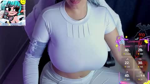 Snapshot of roxy_clark chatting on November 1, 2025, 9:00 am Annah online show from November 1, 2025, 9:00 am