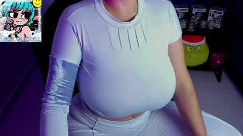 Snapshot of roxy_clark chatting on December 15, 2025, 9:13 am Annah online show from December 15, 2025, 9:13 am