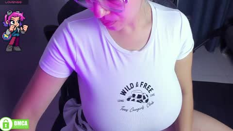 Snapshot of roxy_clark chatting on May 22, 2026, 8:32 am Annah online show from May 22, 2026, 8:32 am