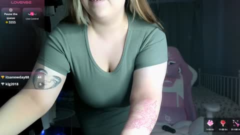 Snapshot of roxy_fleur chatting on January 31, 2025, 1:56 pm Roxy online show from January 31, 2025, 1:56 pm