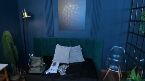 Roxy hell online show from January 14, 2026, 12:00 pm