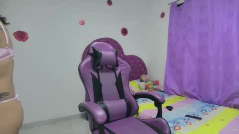 Roxy online show from December 17, 2025, 3:34 am