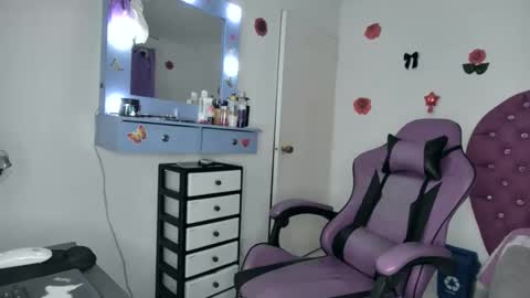 Snapshot of roxy_lu_07 chatting on June 9, 2026, 3:18 am Roxy online show from June 9, 2026, 3:18 am
