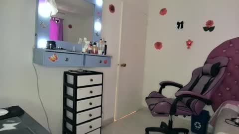 Snapshot of roxy_lu_07 chatting on June 10, 2026, 3:33 pm Roxy online show from June 10, 2026, 3:33 pm