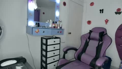 Snapshot of roxy_lu_07 chatting on June 15, 2026, 2:03 am Roxy online show from June 15, 2026, 2:03 am