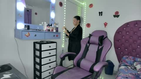 Snapshot of roxy_lu_07 chatting on June 16, 2026, 1:52 am Roxy online show from June 16, 2026, 1:52 am