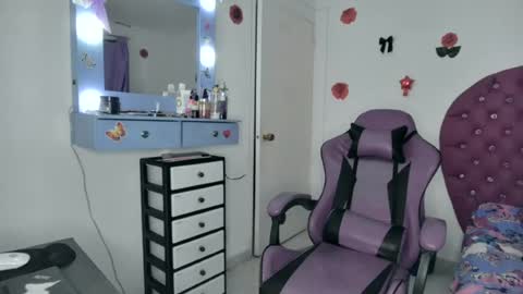Snapshot of roxy_lu_07 chatting on June 17, 2026, 1:52 am Roxy online show from June 17, 2026, 1:52 am