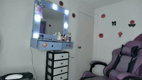 Snapshot of roxy_lu_07 chatting on June 19, 2026, 2:16 am Roxy online show from June 19, 2026, 2:16 am
