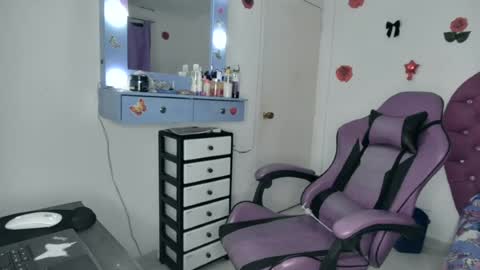 Snapshot of roxy_lu_07 chatting on June 22, 2026, 1:51 am Roxy online show from June 22, 2026, 1:51 am