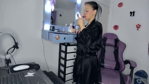 Snapshot of roxy_lu_07 chatting on July 16, 2026, 2:06 am Roxy online show from July 16, 2026, 2:06 am