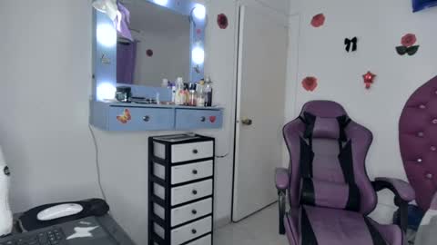 Snapshot of roxy_lu_07 chatting on July 20, 2026, 1:53 am Roxy online show from July 20, 2026, 1:53 am