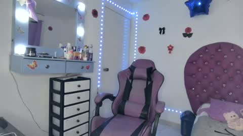 Snapshot of roxy_lu_07 chatting on July 31, 2026, 2:11 am Roxy online show from July 31, 2026, 2:11 am
