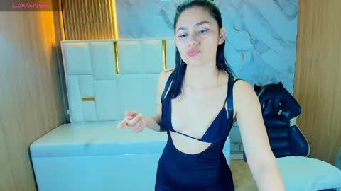 Snapshot of roxy_luxe_tf chatting on May 27, 2026, 1:19 pm Roxy online show from May 27, 2026, 1:19 pm