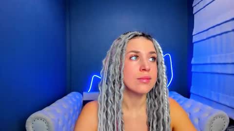 Roxy online show from December 18, 2025, 1:44 am