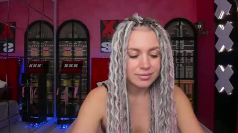 Snapshot of roxy_mars chatting on May 7, 2026, 1:33 am Roxy online show from May 7, 2026, 1:33 am