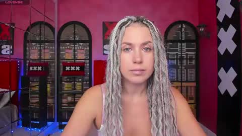 Snapshot of roxy_mars chatting on June 17, 2026, 1:19 am Roxy online show from June 17, 2026, 1:19 am