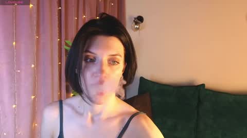 roxy_riot_ online show from February 4, 2025, 4:26 am