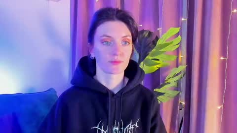 roxy_riot_ online show from February 15, 2025, 4:25 am